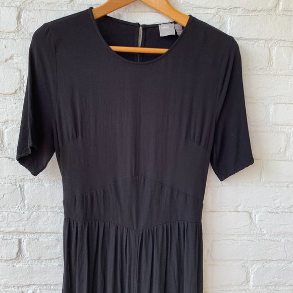 ASOS DESIGN tea jumpsuit with button back detail in black - Picture 4 of 6